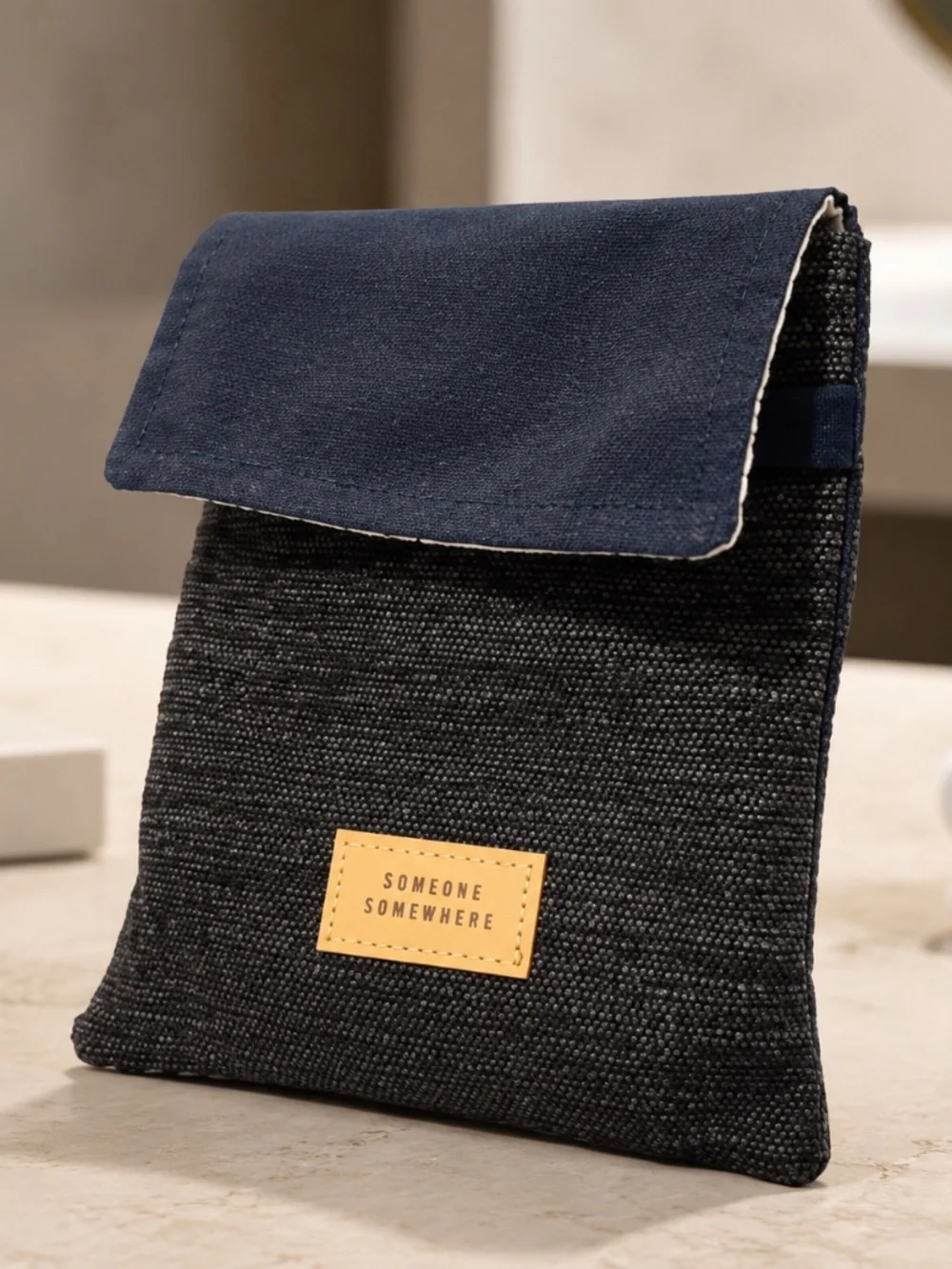 DELTA ONE Premium Someone Somewhere Blue Toiletries Amenity Pocket Travel Bag